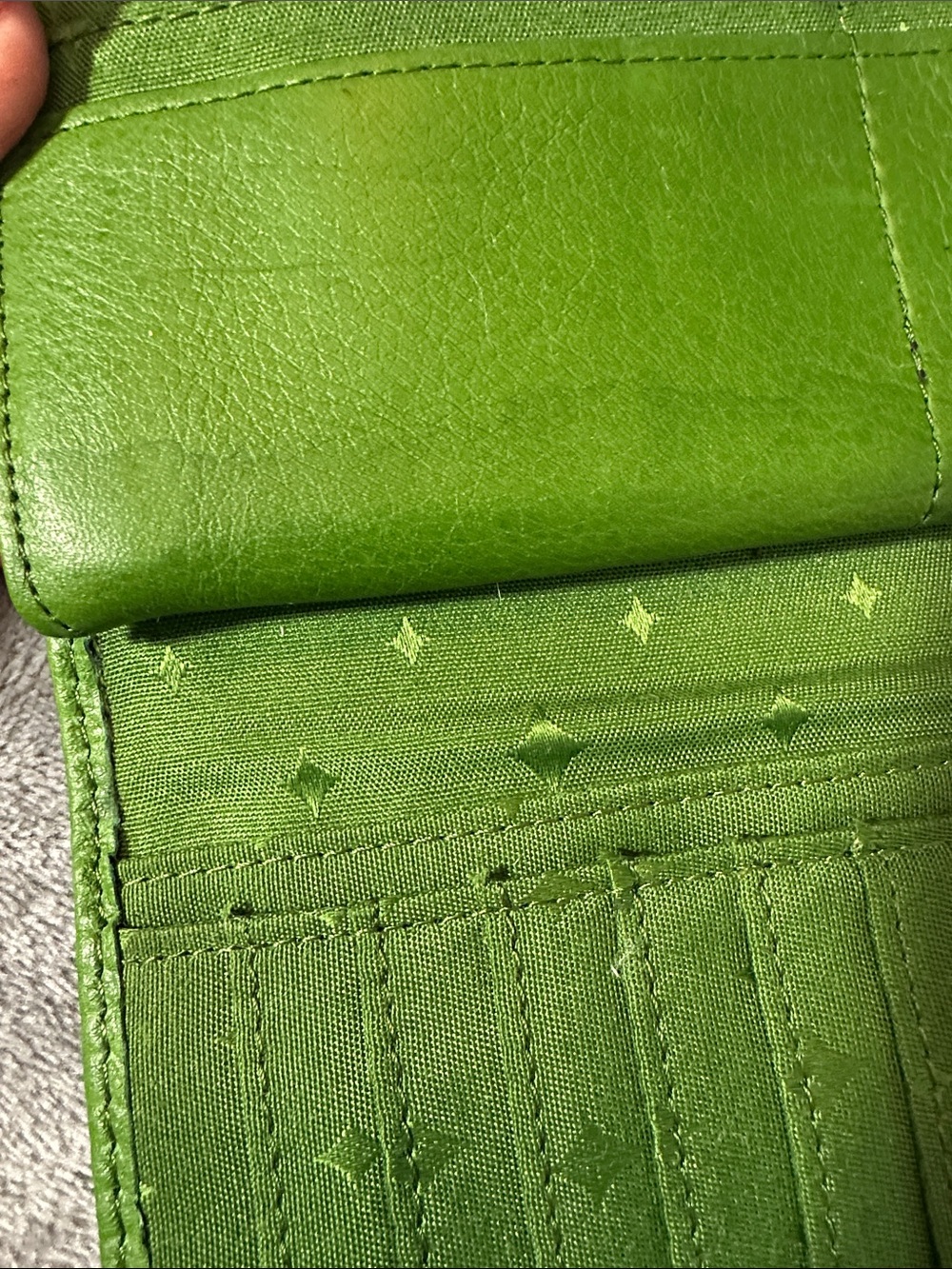 EUC Fossil Green Leather Trifold Wallet 💚 - Picture 13 of 13